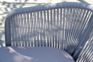 «Марсель» плетеный стул из эластичных лент, цвет светло-серый, белый каркас, подушка цвет NEO ASN